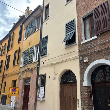 Historic Center Elegant Open Space Luggage Storage * Ferrara